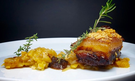 Menu alla carta da 2 o 3 portate e calice di vino per 2 o 3 persone al View on Art Rooftop (sconto fino a 51%)