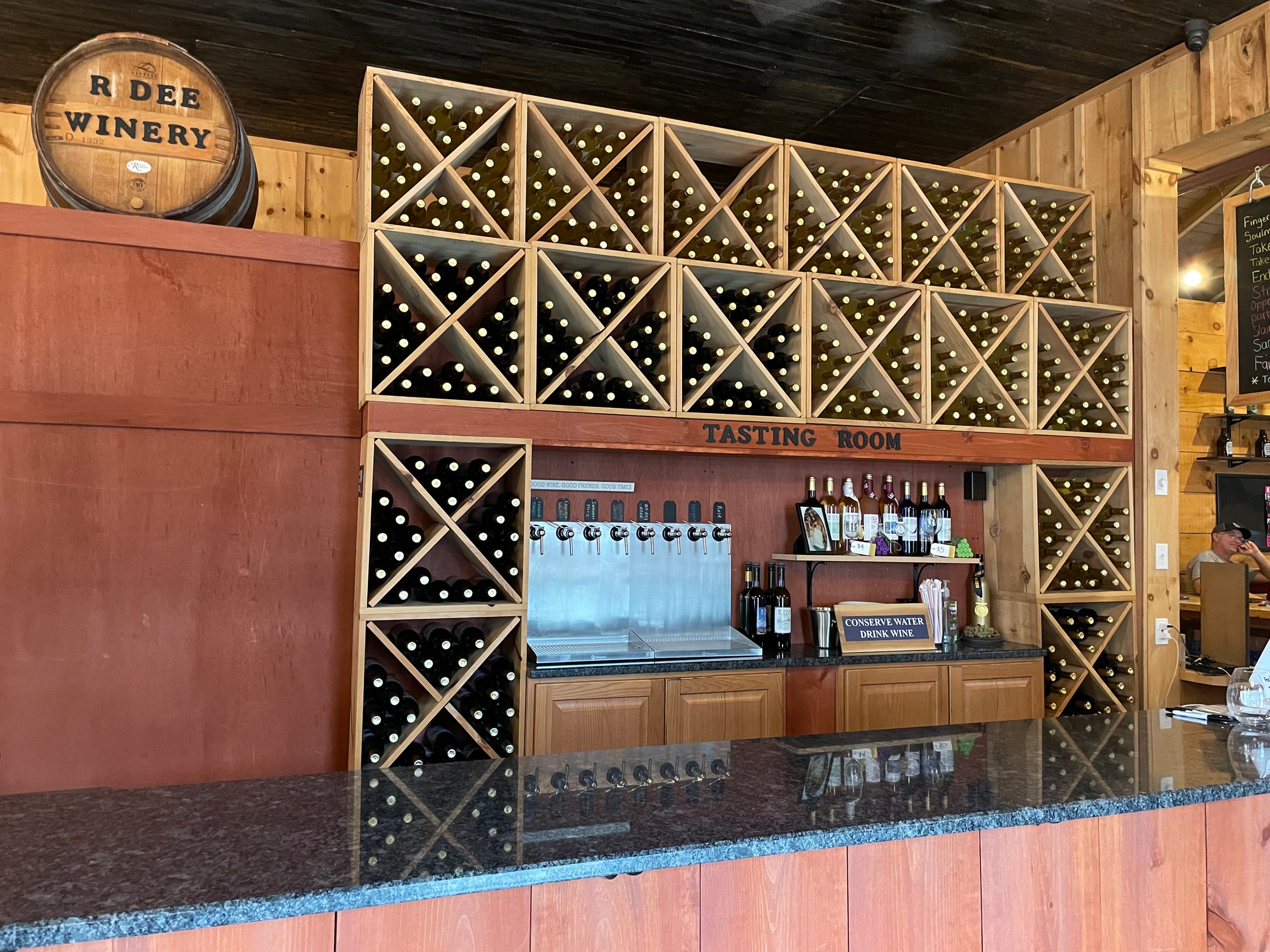 Wine tasting experience for 2 or 4 with souvenir glasses