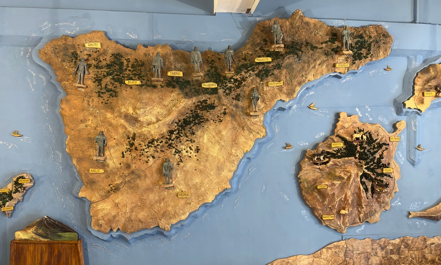 Image 8: Menú de parrillada de pescado con entrante, postre y botella de vino