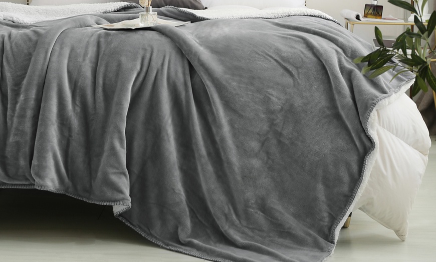 Image 3: Soft Sherpa Blanket