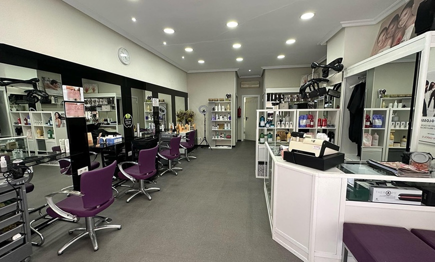 Image 2: Peluquería con hidratación, peinado y opción a corte, color y más