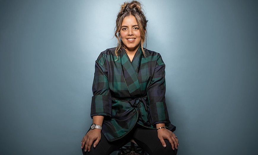 Image 1: L'humour décalé d'Inès Reg à découvrir avec 1 place