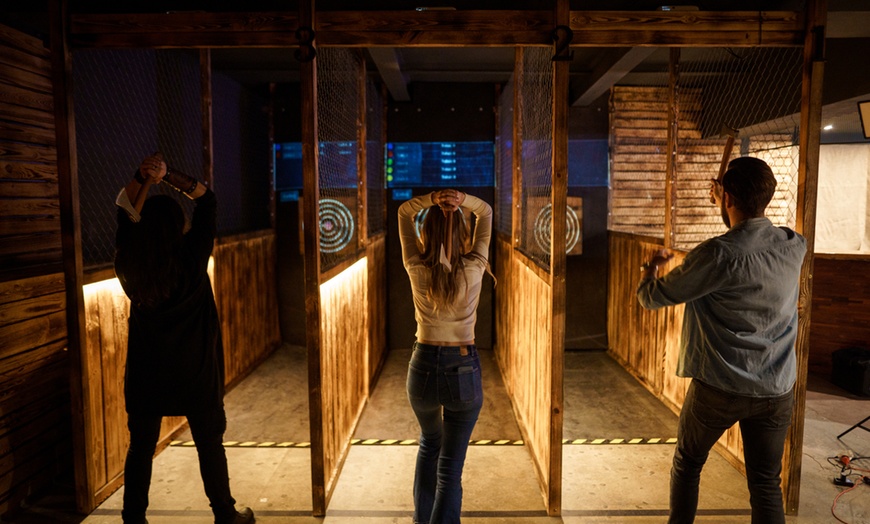 Image 3: Do 23% zniżki na  w WIKING Axe Throwing Club