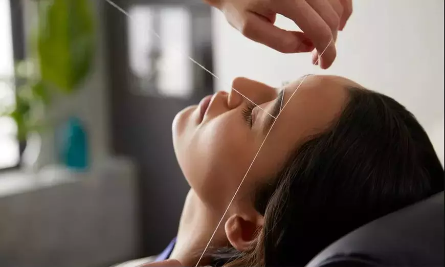 Epilation au fil avec restructuration des sourcils ou du visage complet avec modelage à l'Institut De Beauté Prestige - Primary Image