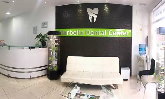 Hasta 61% de dto. en Blanqueamiento dental - En consulta - Sin marca en Marbella Dental Center