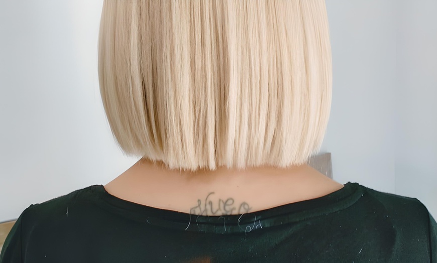 Image 2: Renueva tu look con una sesión de peluquería con corte, tinte o mechas