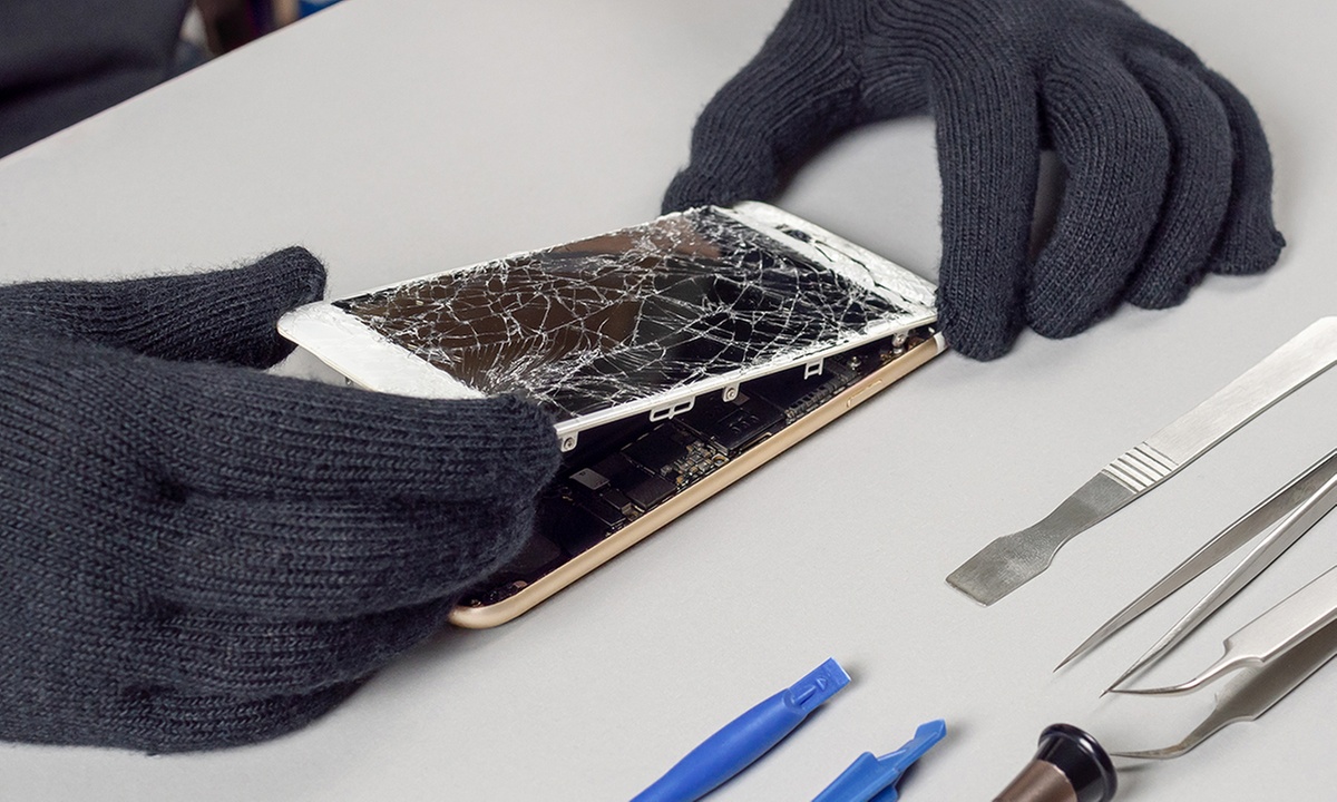 Versions of iPad's Glass Replacement or iPhone's Glass & LCD Screen Repair with Free Tempered (Up to 78% Off)