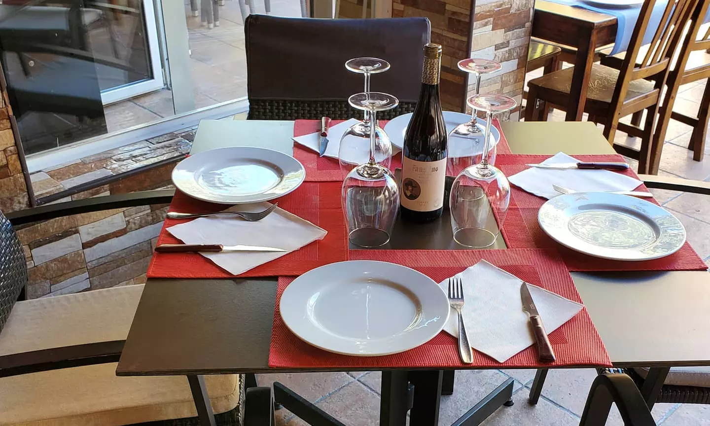 ¡Descubre el sabor del Mediterráneo! ¡Menú a elegir para 2!