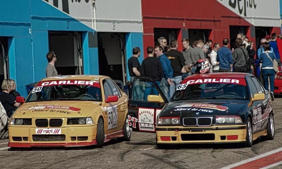 Tours de circuit en voiture de course avec Carlier Racing