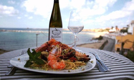Menu di mare alla carta con calice di vino per 2 persone a Le Terrazze Di Magaggiari (sconto fino a 52%)