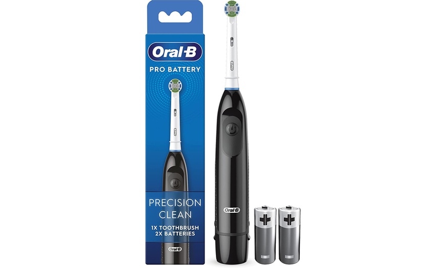 Image 17: Elektrische tandenborstel en opzetborstels naar keuze van Oral-B