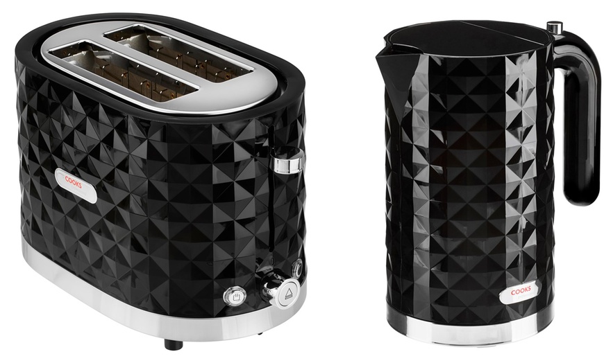 Image 3: Kettle and Toaster Set