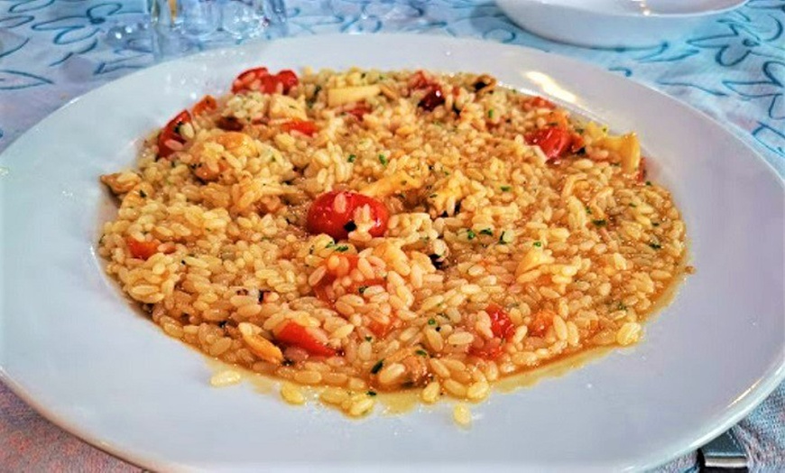 Image 9: Menu di pesce con calice di vino al Ristorante Vigna Del Mare 