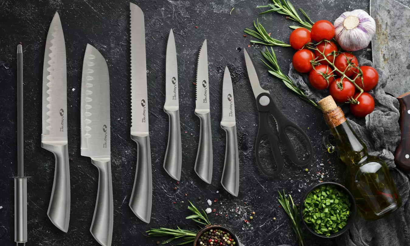 Ensemble de 6 couteaux, 1 aiguiseur et 1 paire de ciseaux en acier, avec bande magnétique, de la marque Magnani - Primary Image