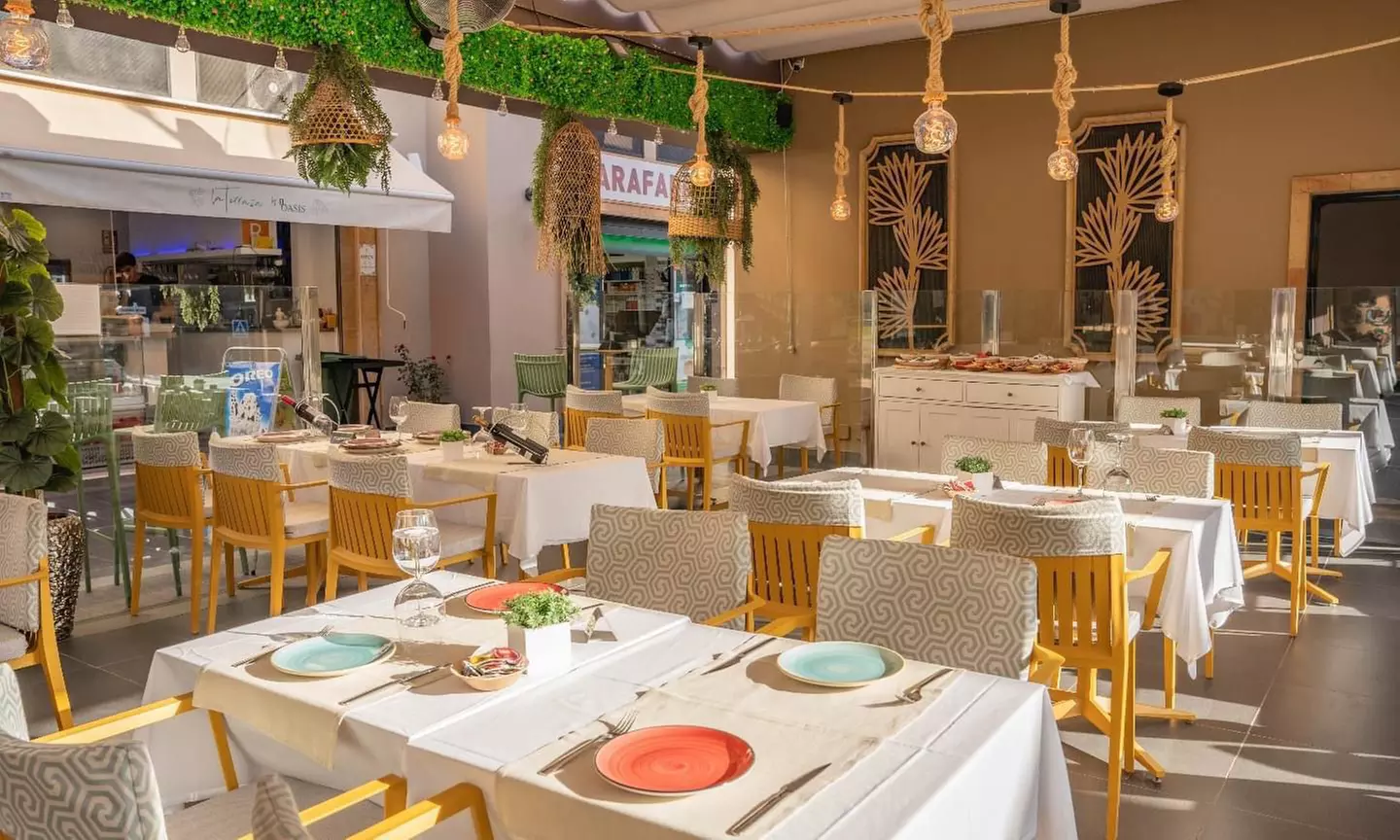 Disfruta de un delicioso menú mediterráneo para 2 con hasta 55% de descuento ¡Porque lo bueno es para compartir! - Primary Image