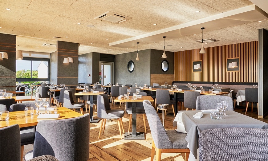 Image 13: Normandie : chambre double pour 2 avec petit-déjeuner et dîner