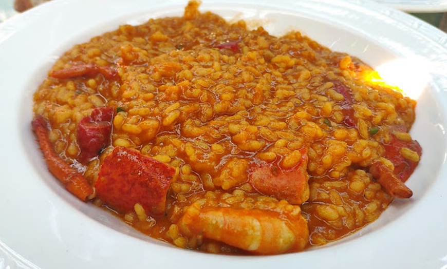 Image 1: Menú de arroz con bogavante para 2 o 4 personas con botella de vino