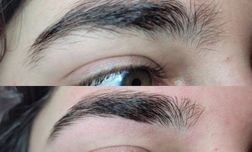 Image 15: Sesión de depilación de cejas con hilo en Majadahonda