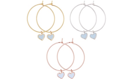 Coppia di orecchini a cerchio con charm a forma di cuore, disponibili in 3 colori