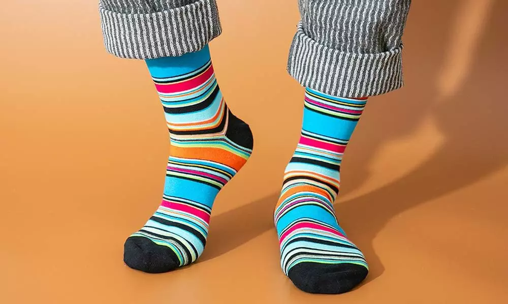 1, 4 ou 8 paires de chaussettes pour homme à motifs géométriques