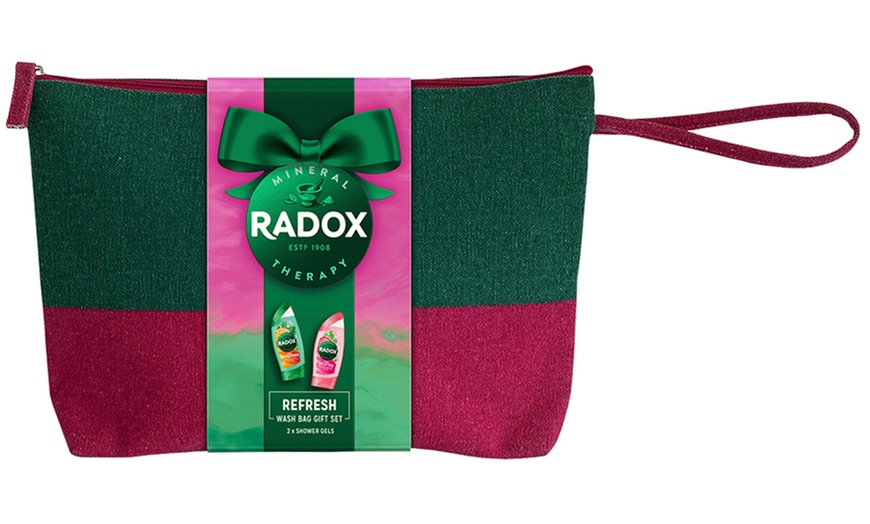 Image 2: Up to Four Radox Refresh Washbag Gift Sets