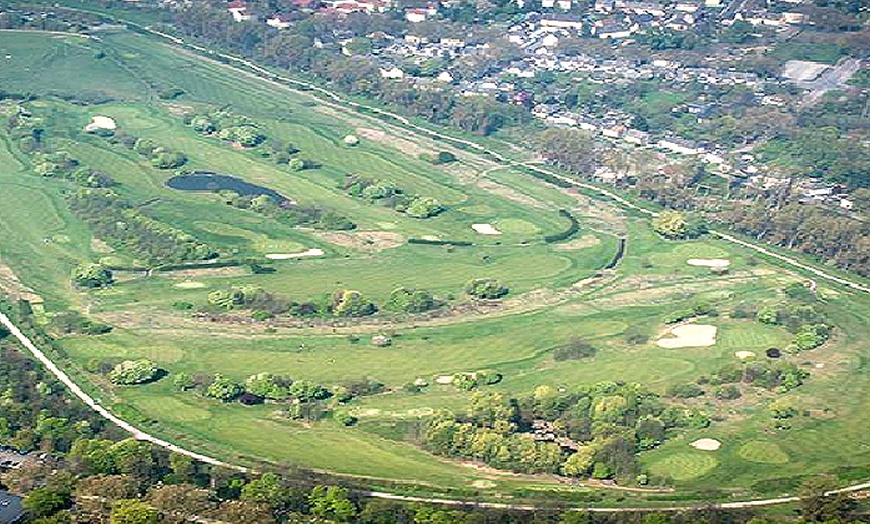 Image 1: Golfsport-Schnupperkurs inkl. Leihschläger & Bälle für 1-2 Personen