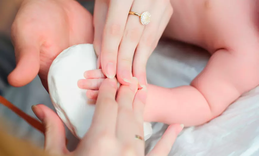 Image 4: Baby hand- en voetafdruk gipsset