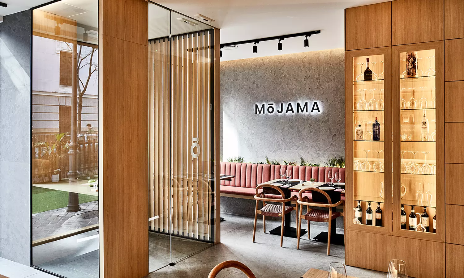 Menú mediterráneo para 2 o 4 personas con entrante, postre y bebida