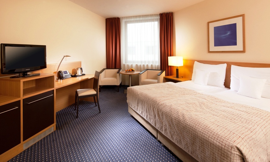 Image 8: Red Hot Chili Peppers-Konzert u. 1 Tag im 4* Hotel in Prag 