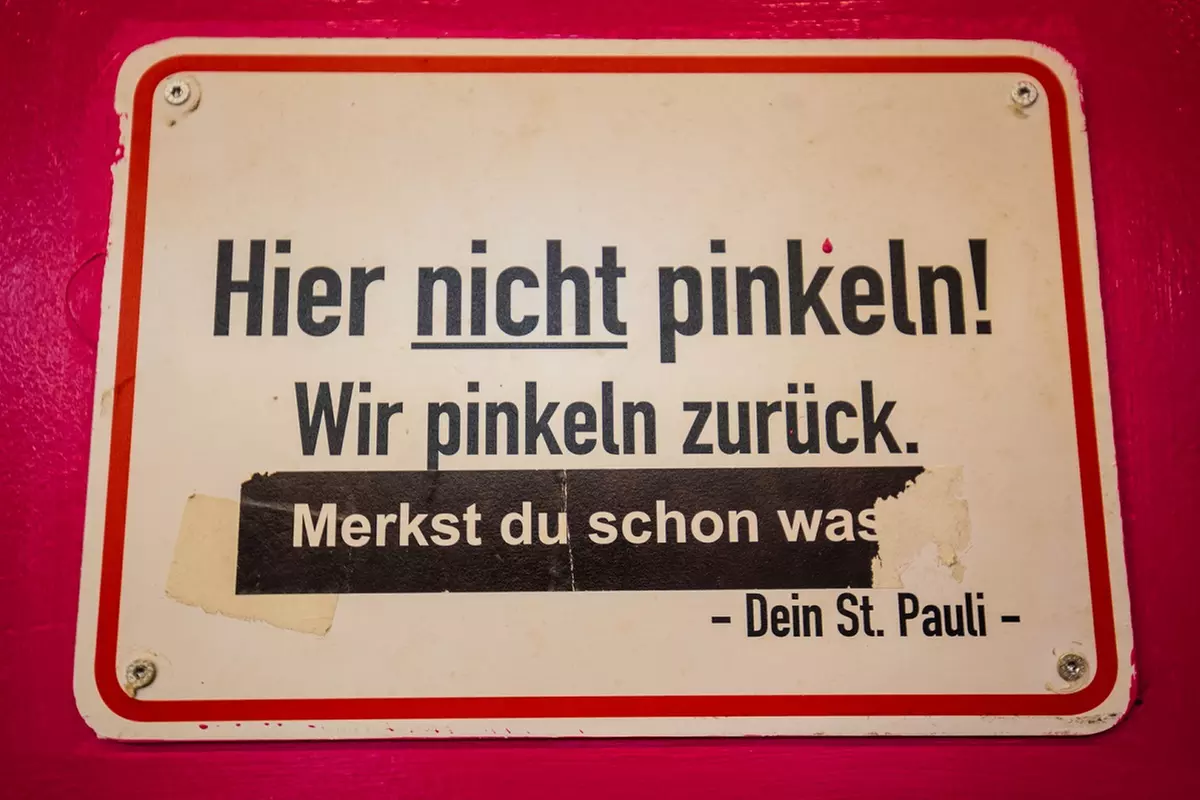 90 Min. Reeperbahn-Quickie-Tour durch St. Pauli für 1-4 Personen mit Unser Hamburg (bis zu 25% sparen) - Second Medium