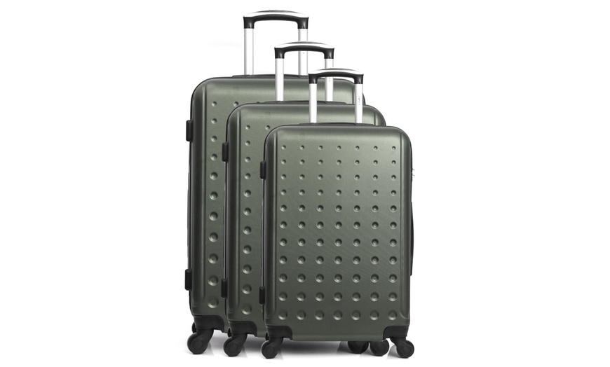 Image 25: Three-Piece Hero Luggage Set