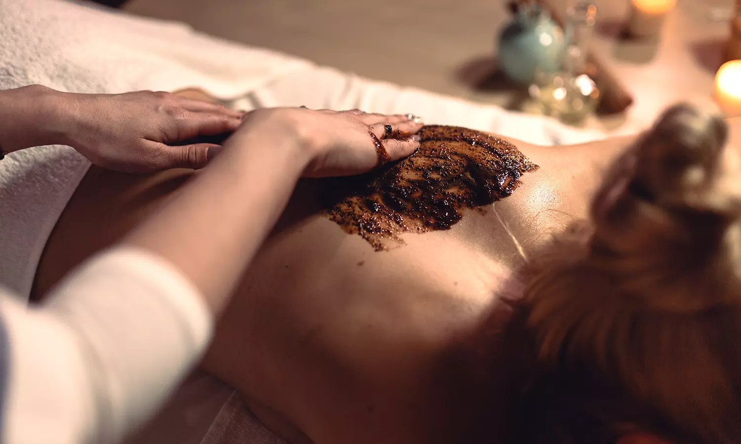 Masaje holístico de 45 o 60 minutos con tratamiento corporal Deluxe y facial relajante hasta un 72% - Primary Image