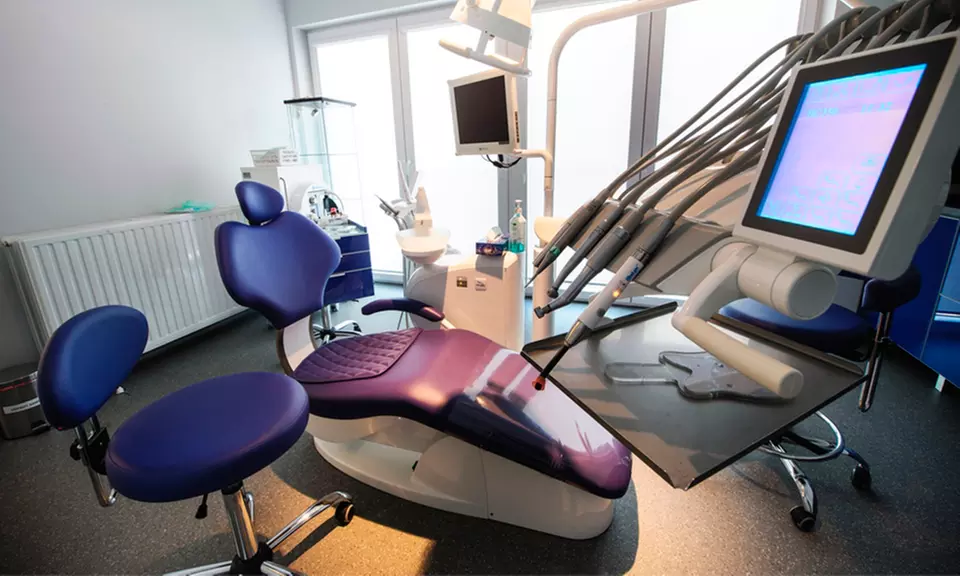 Aparat ortodontyczny estetyczny dla pięknego uśmiechu