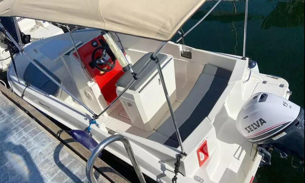 Alquiler de embarcación sin licencia para 6 personas hasta 8 horas