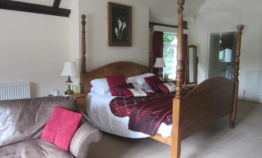 Image 2: Peak District: 2-Night Stay with Dinner