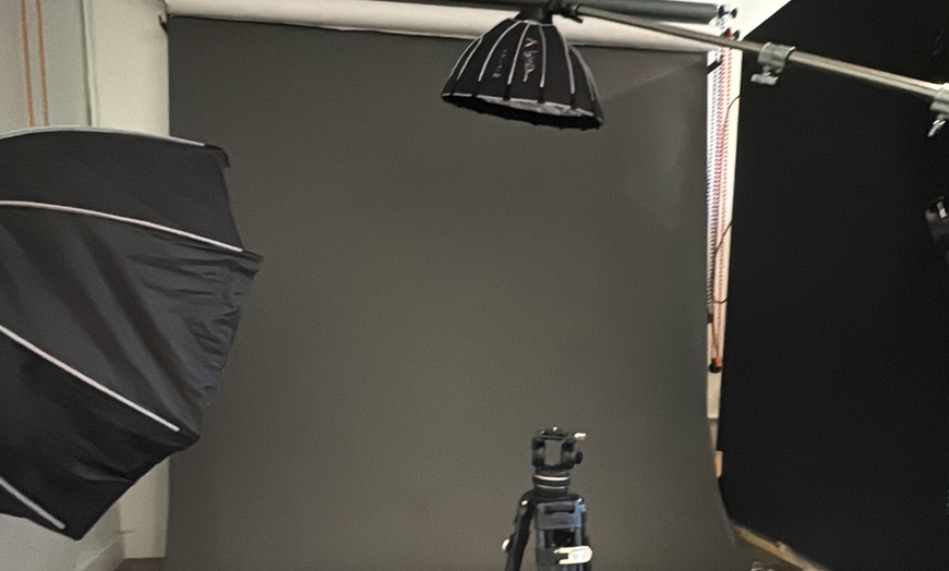 Image 2: Experience Premium In-Studio Podcast with a One or Two-hour Rental