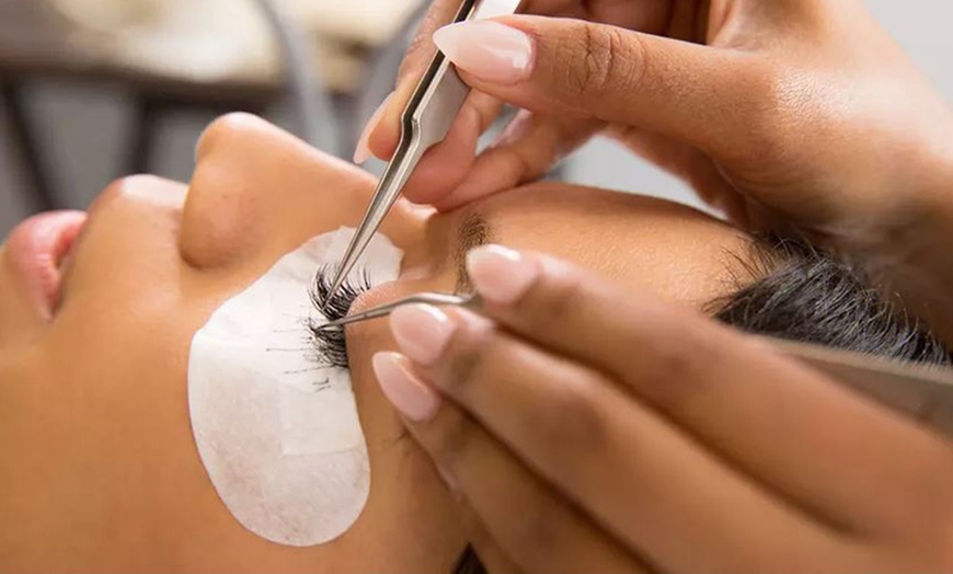 Image 2: Jusqu'à 30% de remise sur Cils chez L'Atelier de Gariné