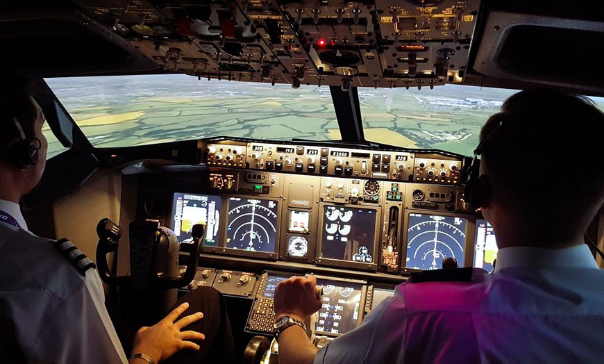 Image 3: Boeing 737 Simulator Experience