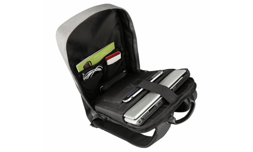 Image 3: Energizer Laptop Charging Bag with Power Bank