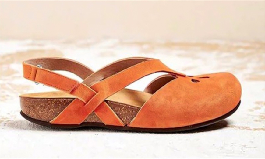 Image 8: Women's Flat Round Closed-Toe Footbed Sandals