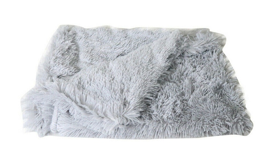 Image 8: Plush Pet Blanket