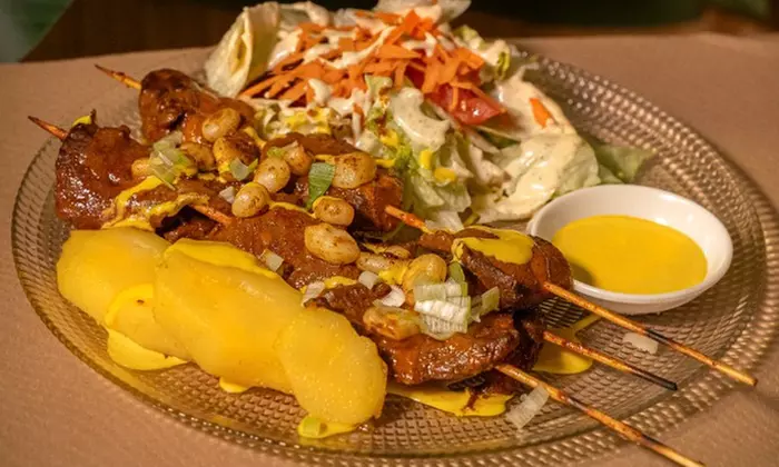 Menú peruano para 2 o 4 personas con bebidas y postres