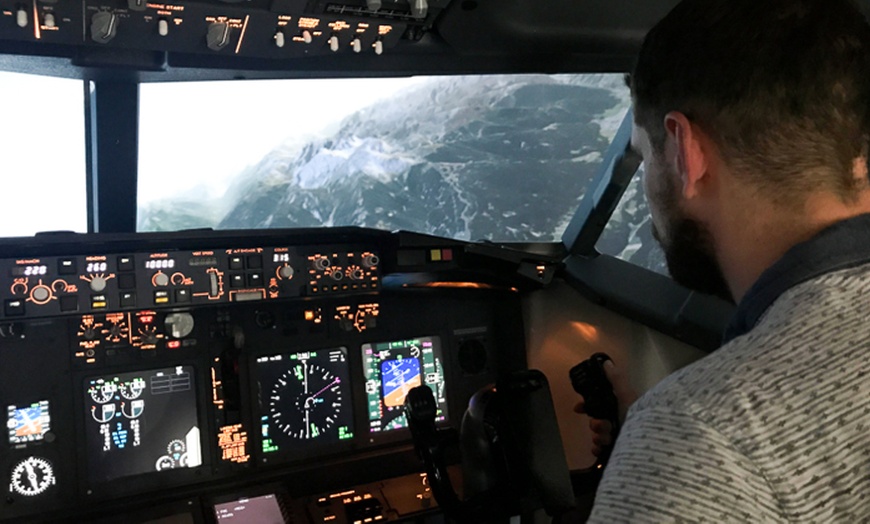 Image 13: Flight Simulator Experience