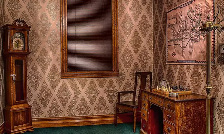 Private escape room game for up to 10 people with free parking
