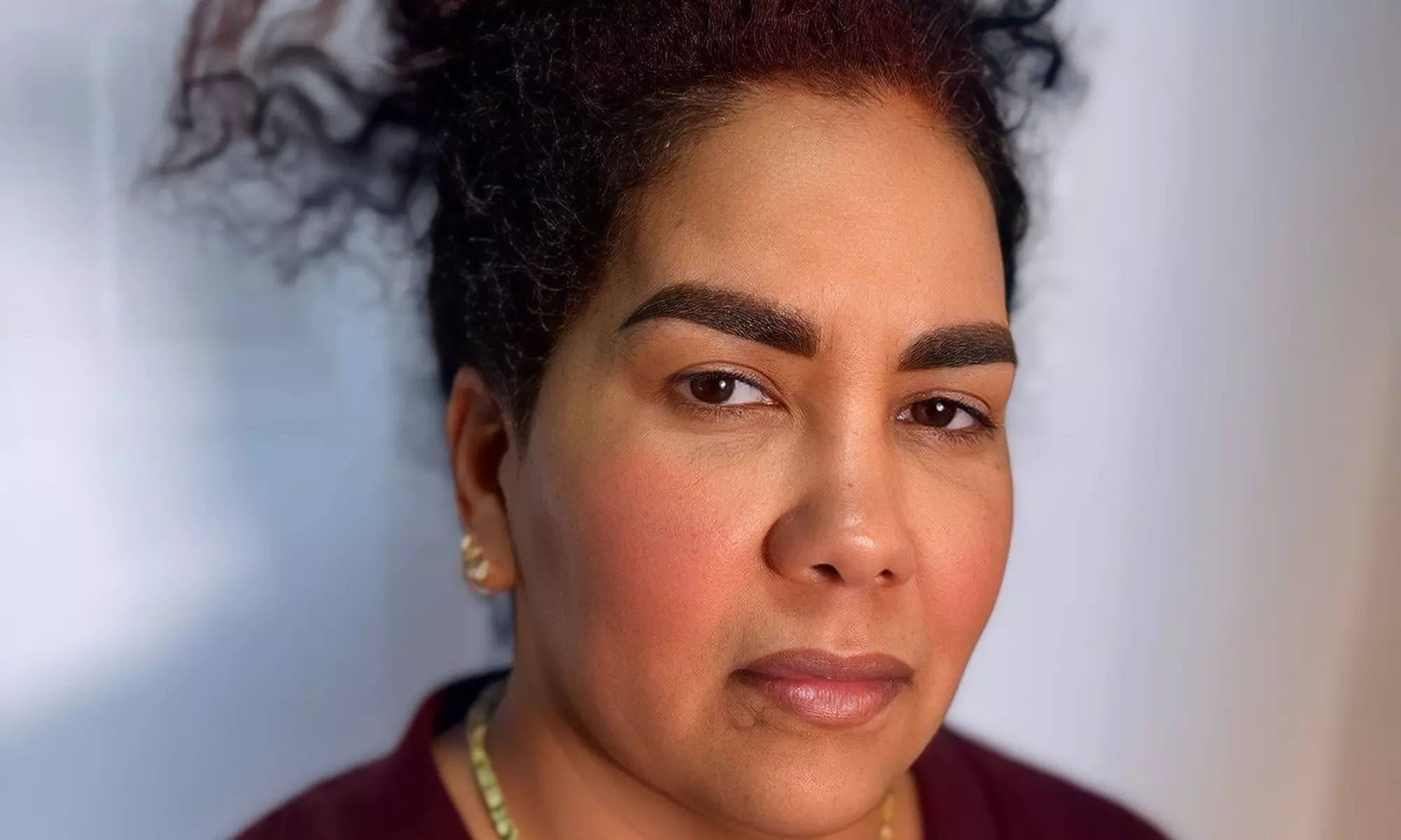 Micropigmentación de cejas o delineado de ojos (eyeliner)