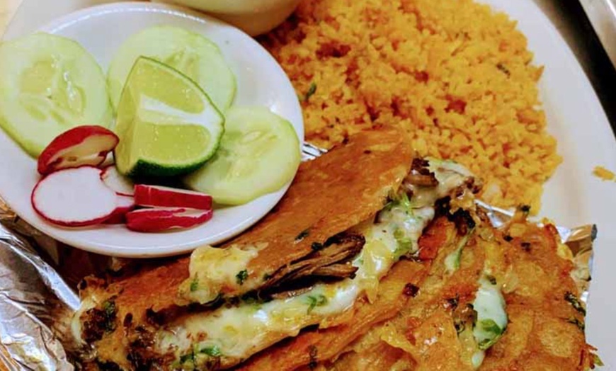 Image 3: Relaxed Dining with $25, $50 or $100 Towards Food & Drinks