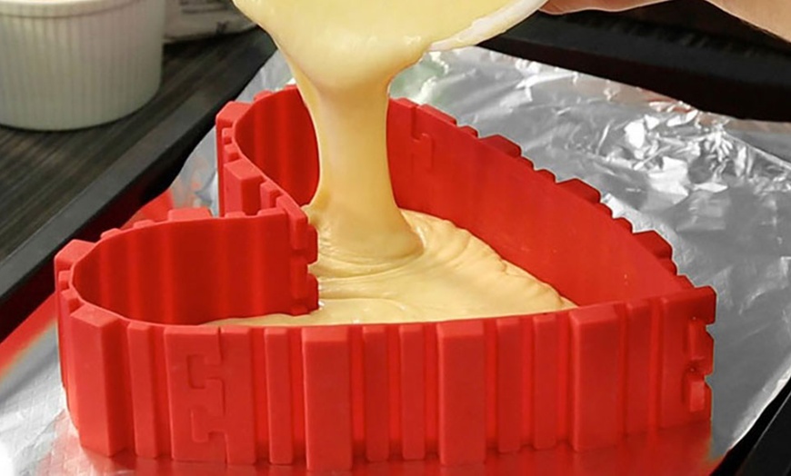 Image 1: Four-Piece Silicone Cake Mould