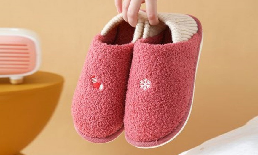 Image 7: Women's Plush Slippers