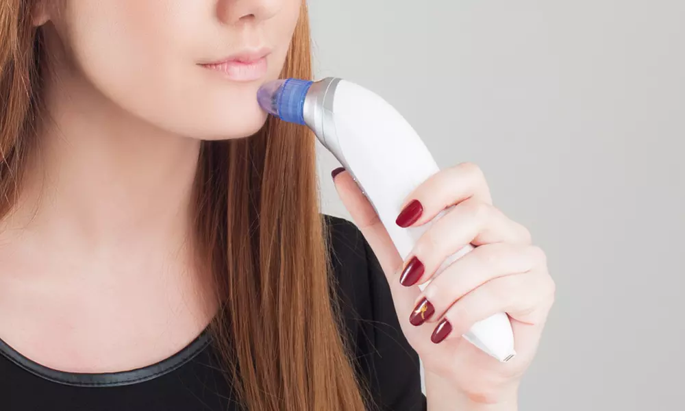 Appareil de succion anti point noirs et imperfections, rechargeable - Primary Image