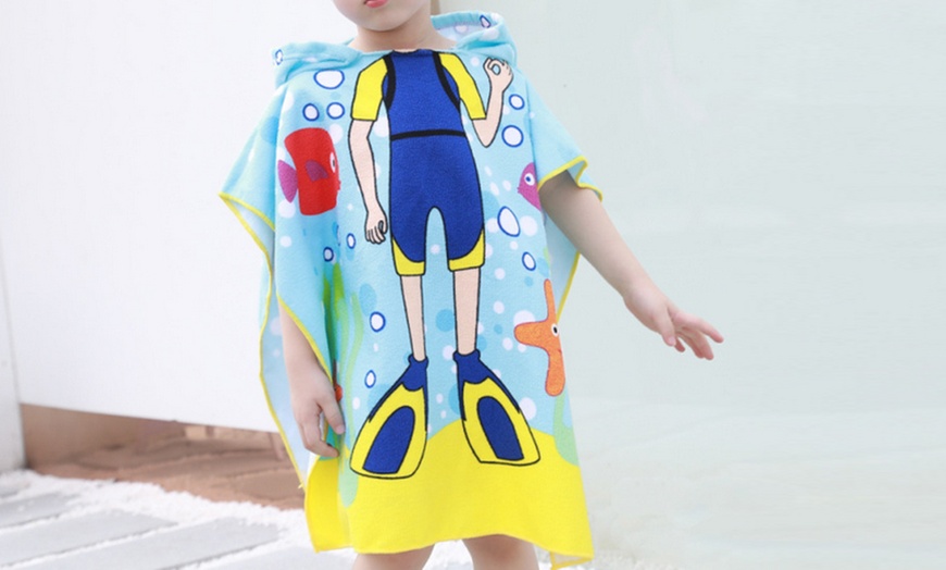 Image 16: Kids Novelty Hooded Swim Towel